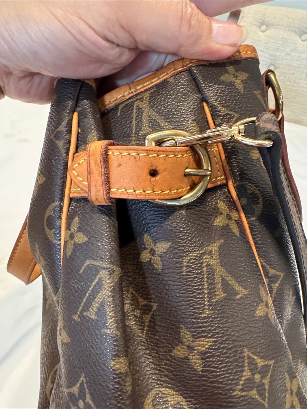 Authentic Louis Vuitton PM Batignolles bag in iconic monogram canvas - Picture 11 of 16